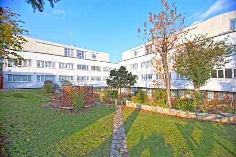 Highfield Court, Highfield Road... 2 bed apartment for sale