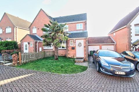 Eden Close, Pevensey BN24 3 bed semi