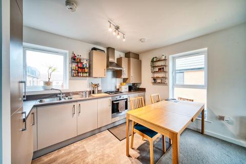 Modern first floor apartment in... 2 bed flat for sale