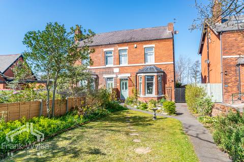 St Annes Road East, Lytham St. Annes... 4 bed semi