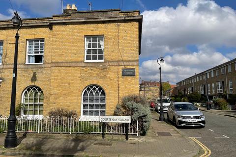 Courtenay Square, London, SE11 2 bed end of terrace house for sale