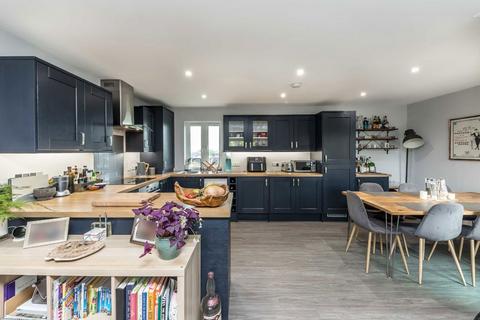 Rubens Place, London SW4 2 bed flat for sale