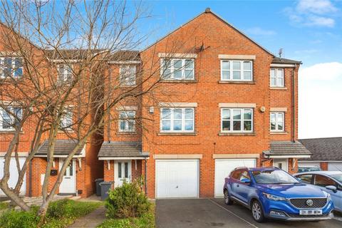 Scampston Drive, East Ardsley... 4 bed semi