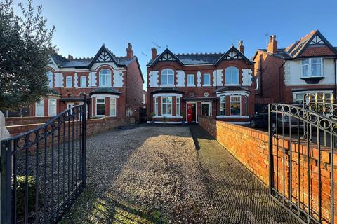 Wennington Road, Southport, PR9 7ER 3 bed semi