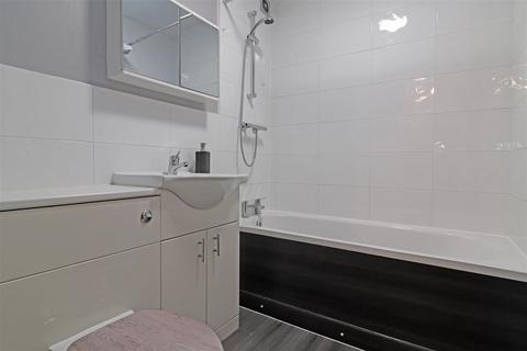 Garlands Road, Redhill 1 bed flat for sale
