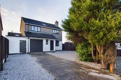 4 bed detached house