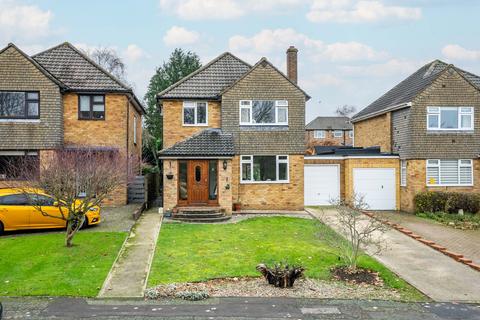 Meautys, Hertfordshire AL3 3 bed detached house for sale