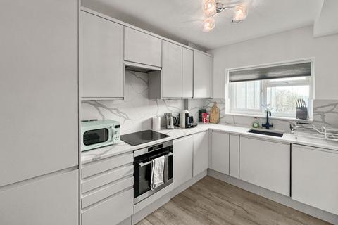Perryn Road, London W3 2 bed apartment for sale