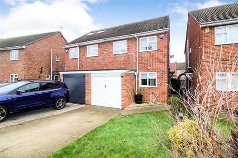 Ward Close, Lesney Park, Erith, Kent... 3 bed semi