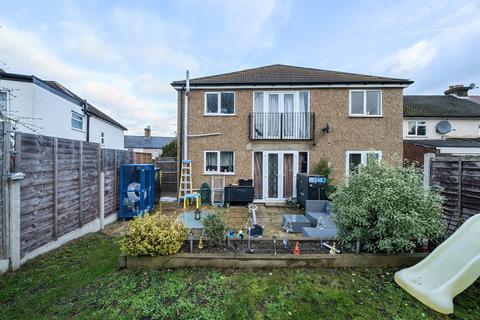 Teal Avenue, Bromley BR5 2 bed maisonette for sale