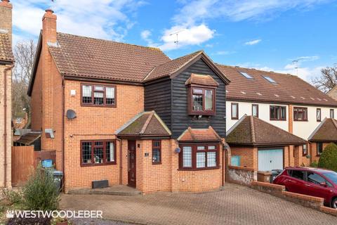 The Hawthorns, Ware SG12 4 bed detached house for sale