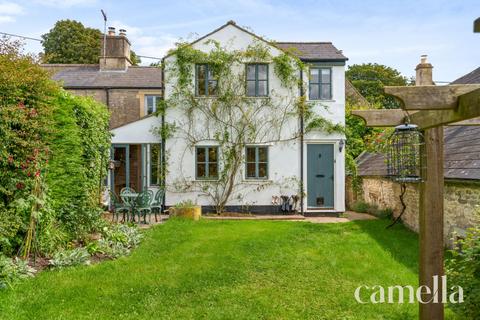 Tutton Hill, Chippenham SN14 2 bed cottage for sale