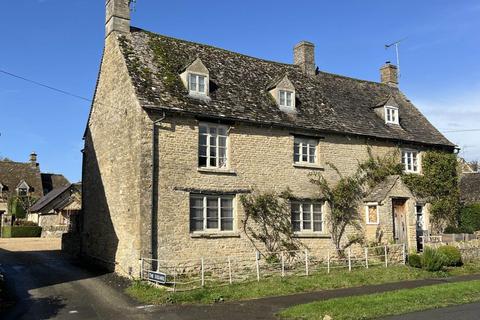 The Square, Churchill 3 bed cottage for sale