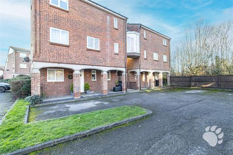 Brackley Crescent, Basildon SS13 1 bed maisonette for sale