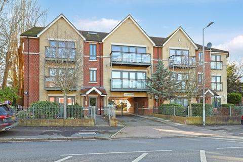 Buckhurst Way, Buckhurst Hill, IG9 3 bed apartment for sale