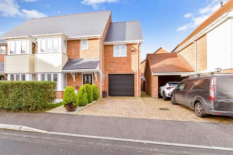 Maccowan Avenue, Snodland, Kent 4 bed semi