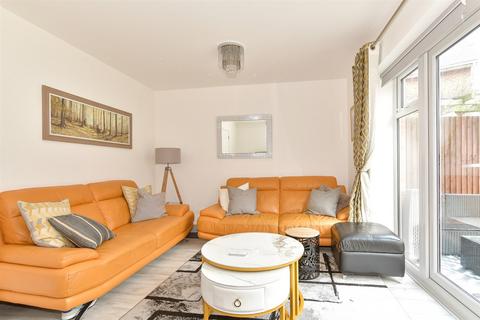 Maccowan Avenue, Snodland, Kent 4 bed semi