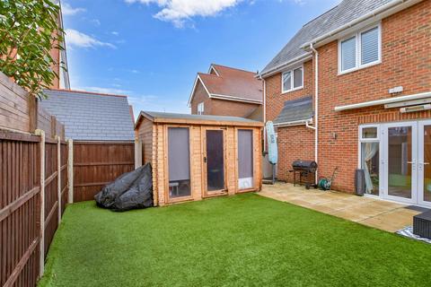 Maccowan Avenue, Snodland, Kent 4 bed semi
