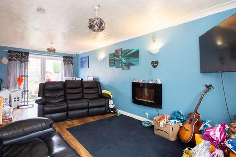 Mossbank Grove, Heywood OL10 3 bed semi