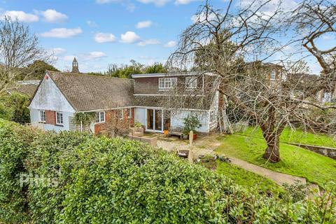 West Hill Road, Ryde, Isle of Wight 5 bed detached bungalow for sale