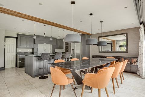 5 bedroom semi-detached house for sale