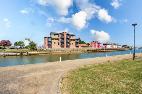Bridge Road, Great Yarmouth 2 bed penthouse for sale