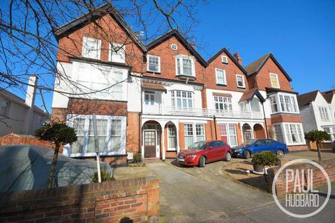 Banner Court, Kirkley Cliff Road... 1 bed apartment for sale