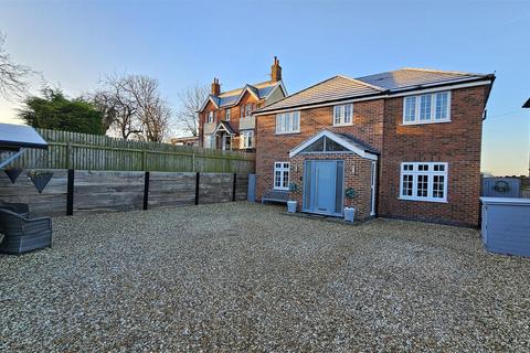 Main Road, Barnstone 4 bed detached house for sale