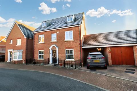 Crofters Walk, Braintree 5 bed detached house for sale