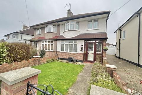 Rhodrons Avenue, Chessington 3 bed semi