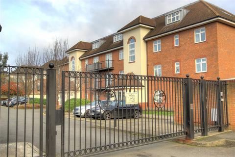 Staines Road East, Middlesex TW16 3 bed flat for sale