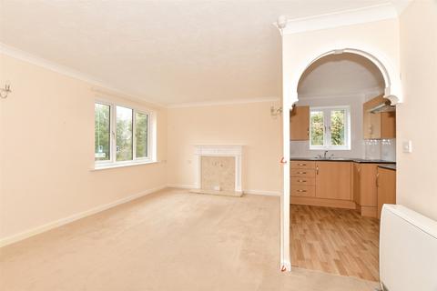 Station Road, Pulborough, West Sussex 2 bed flat for sale