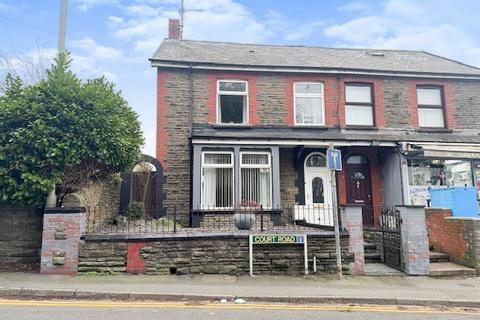 Court Road South, Caerphilly, CF83 2QW 3 bed semi