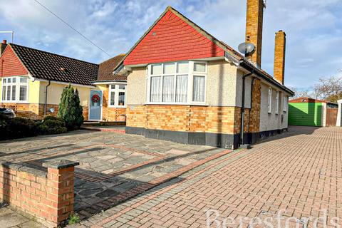 Dorkins Way, Upminster, RM14 2 bed bungalow for sale