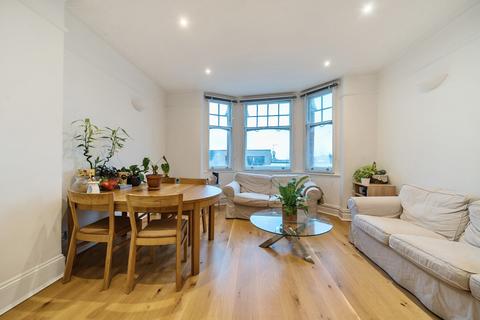 Askew Road, London 2 bed apartment for sale