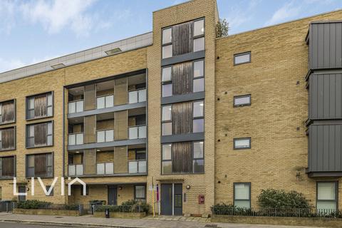 16 Hogarth Crescent, Croydon CR0 1 bed flat for sale