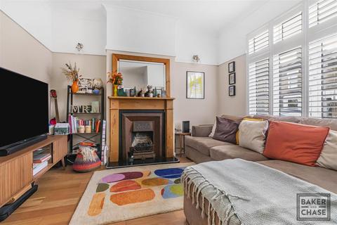 Lea Road, Enfield EN2 2 bed house for sale