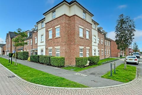 Blackbourne Chase, Littlehampton BN17 2 bed apartment for sale