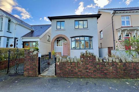 Brynawel, Aberdare CF44 3 bed detached house for sale