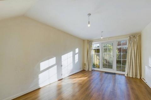 Ravens Close, Bromley BR2 3 bed terraced house for sale