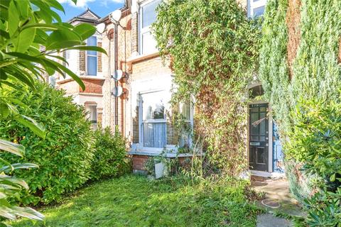 High Street, Brentwood, Essex, CM14 3 bed maisonette for sale