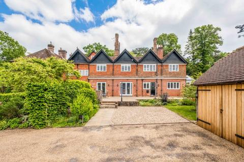 Goudhurst Road, Cranbrook, Kent, TN17 4 bed semi