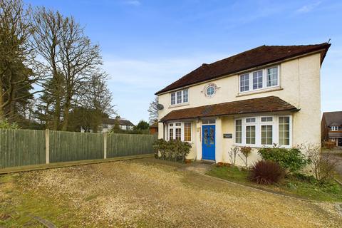 Stokenchurch, High Wycombe HP14 3 bed detached house for sale