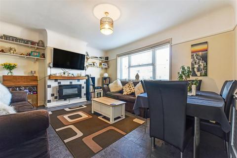 London Road, Hilsea, Portsmouth 2 bed flat for sale