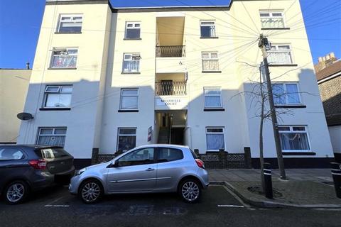 Shadwell Court, Portsmouth PO2 2 bed flat for sale