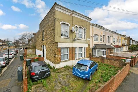 Boleyn Road, London 2 bed flat for sale