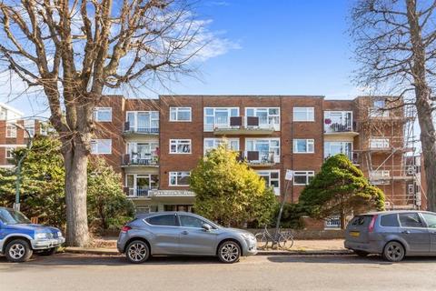 Palmeira Avenue, Hove 2 bed apartment for sale