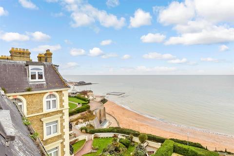 Queens Gardens, Broadstairs, Kent 2 bed apartment for sale