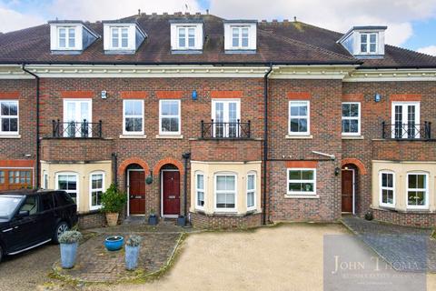 Regents Drive, Woodford Green IG8 5 bed terraced house for sale