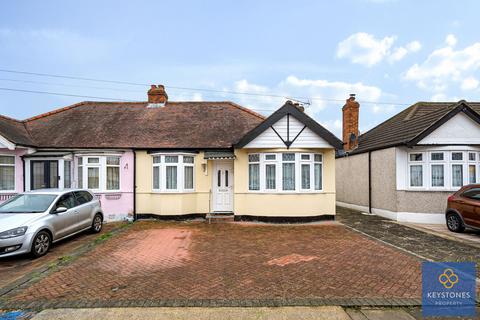 Redriff Road, Romford, RM7 3 bed semi